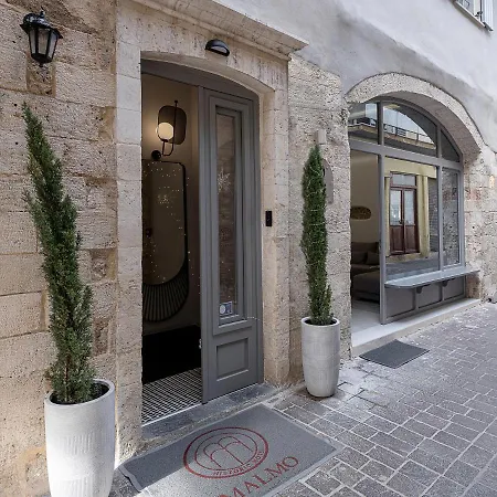 Malmaki, A Street View Apartment *