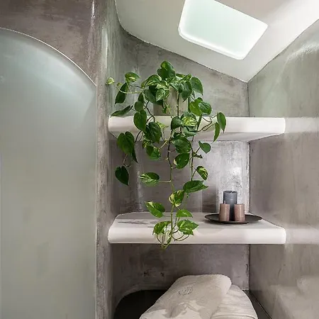 Malmaki, A Street View Apartment *